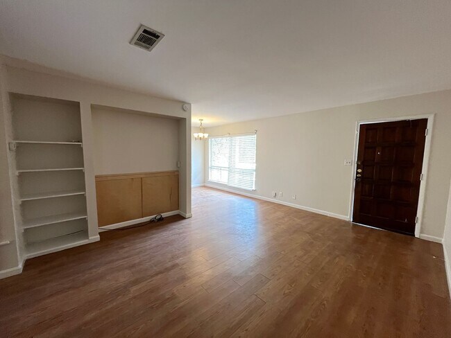 Foto del edificio - Freshly Updated Condo