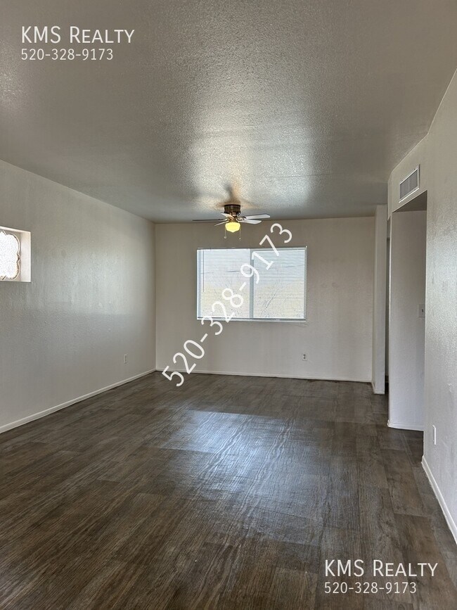 Building Photo - 507 E Jacinto St