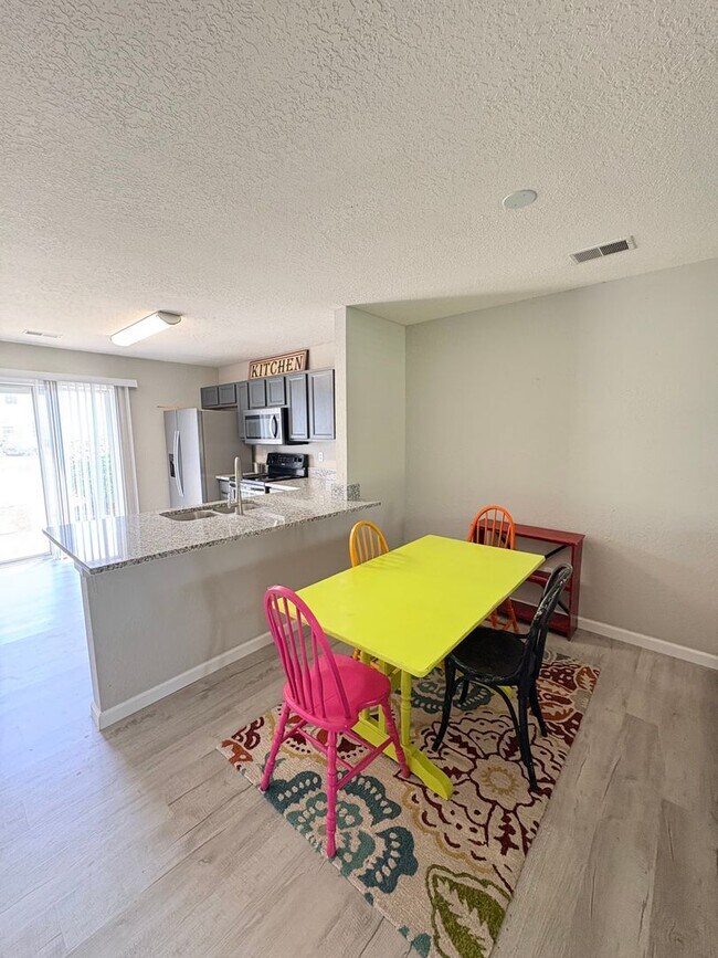 Foto del edificio - 407 Lake Park Way