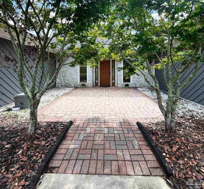 Building Photo - 6843 Lake Charlene Dr