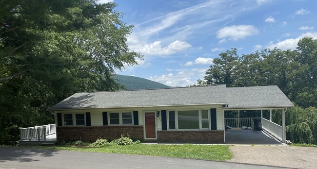 Photo - 3 Bedroom/1.5 Bathroom House in Downtown West Jefferson!