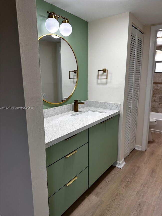 Foto del edificio - 2690 SW 22nd Ave
