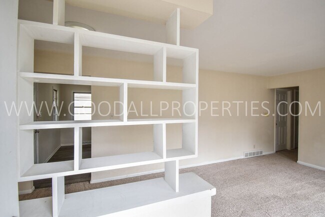 Foto del edificio - 3 Bedroom 1 Bath Ranch Home with a 2 car d...