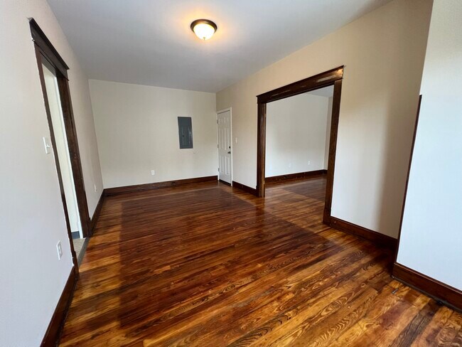 Dining Room - 3007 S Main St