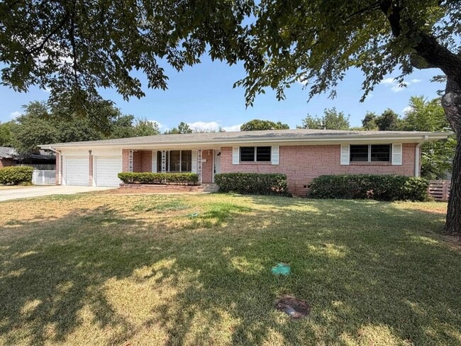 Building Photo - 1547 Singleton Ave