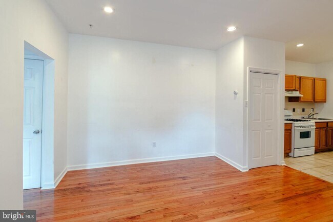 Building Photo - 730 S 19th St