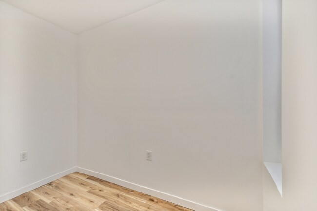 Foto del edificio - 3836 W Girard Ave