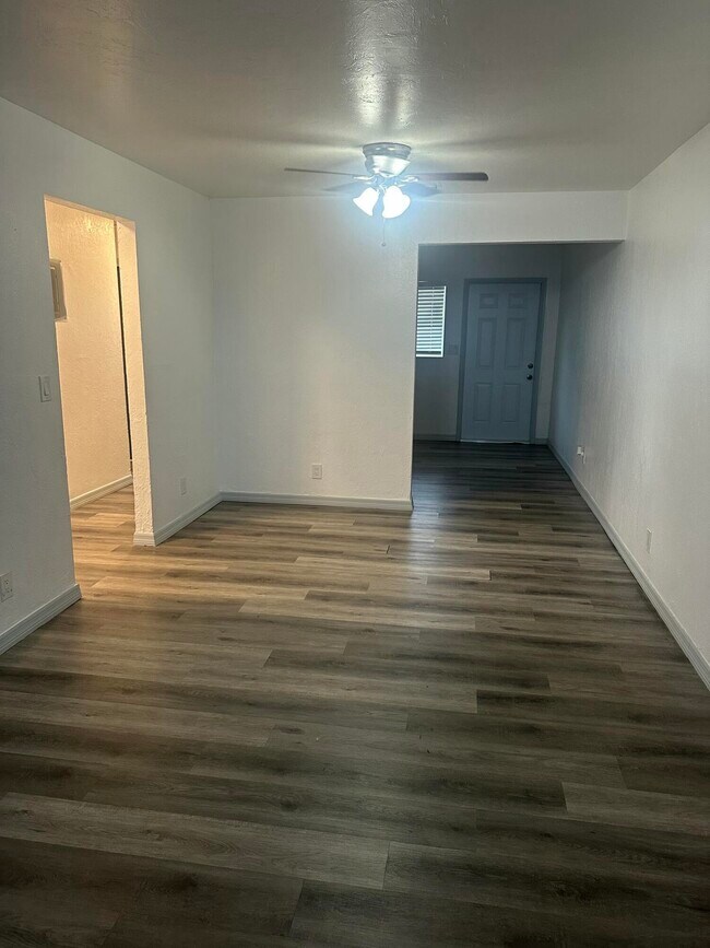 Foto del edificio - 555 W 6th St