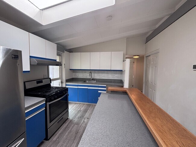 Foto del edificio - CUPERTINO-charming Eichler house for rent in the heart of Cupertino