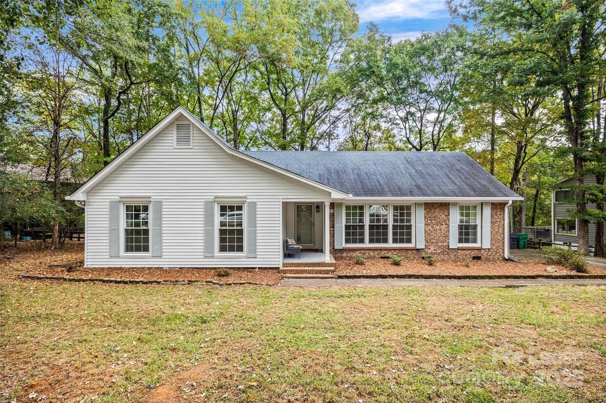 Foto principal - 7601 Robin Crest Rd