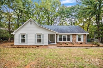 Building Photo - 7601 Robin Crest Rd