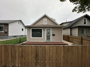 Building Photo - 289 Roseberry St