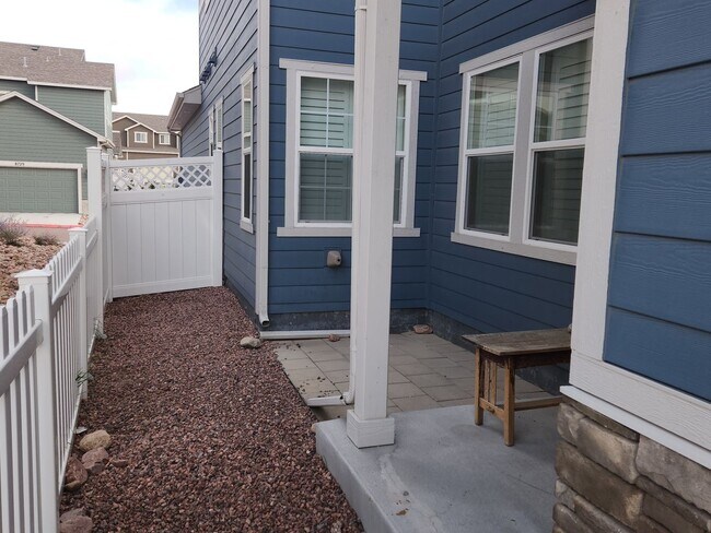 Foto del edificio - Fantastic Townhome @ Research and Powers- ...