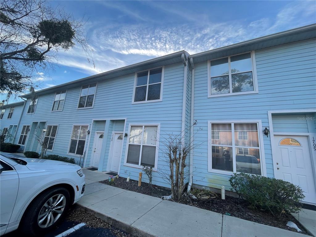 Primary Photo - 3890 SW 20th Ave