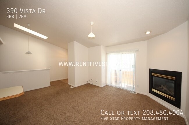 Building Photo - 390 Vista Dr