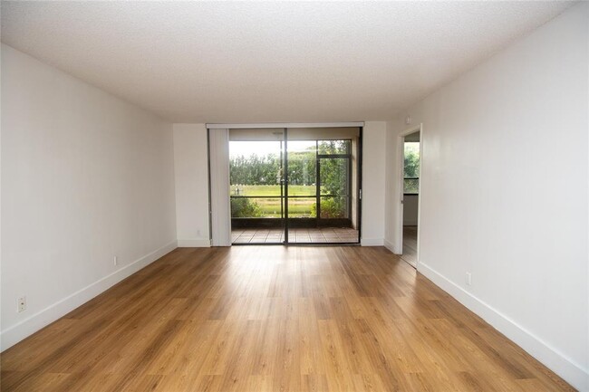 Foto del edificio - 7200 NW 1st St