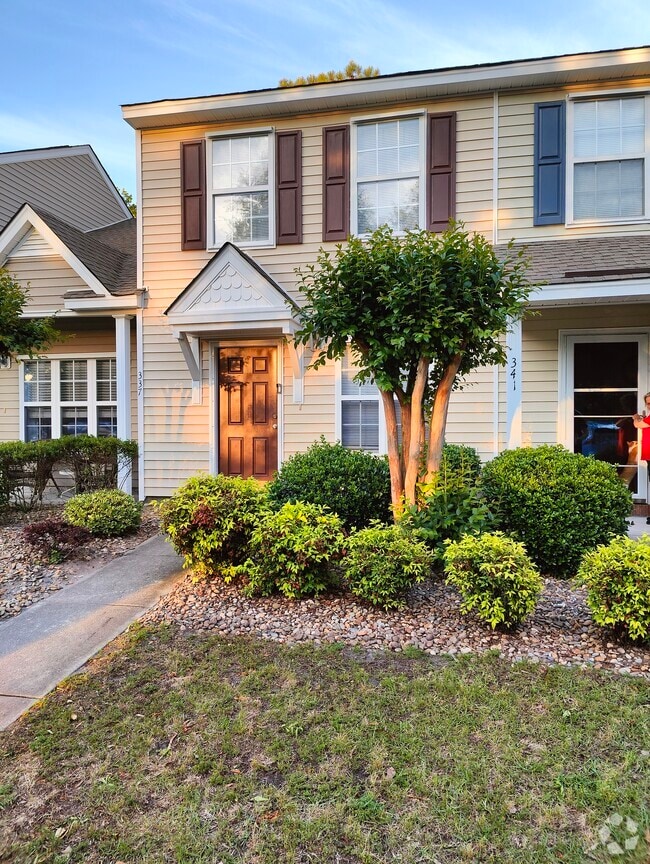 Plantation Lakes at Carolina Forest Apartments under 1,000 Myrtle