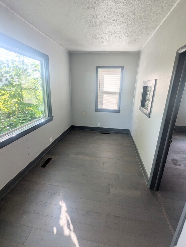 Foto del edificio - 803 W Chestnut St