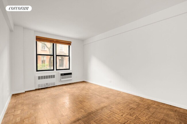 Foto del edificio - 211 E 18th St