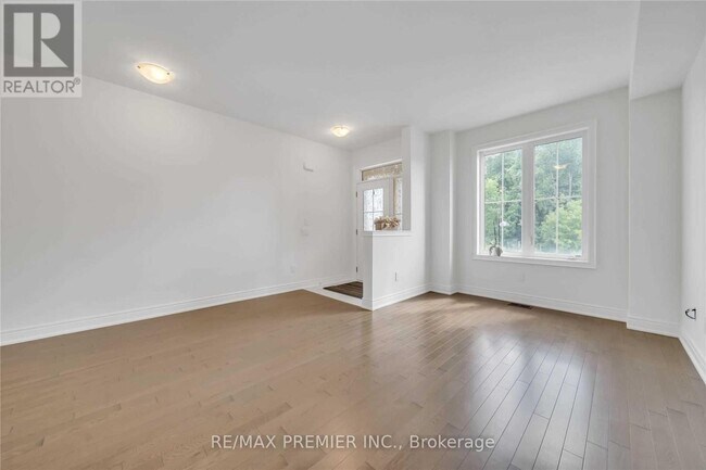 Building Photo - 220 Seaview Heights