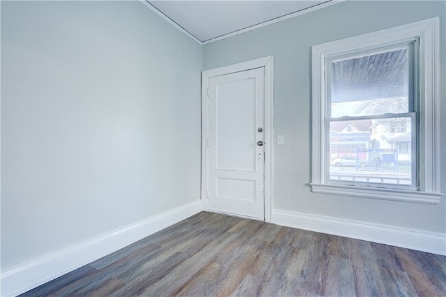 Building Photo - 461 Parsells Ave