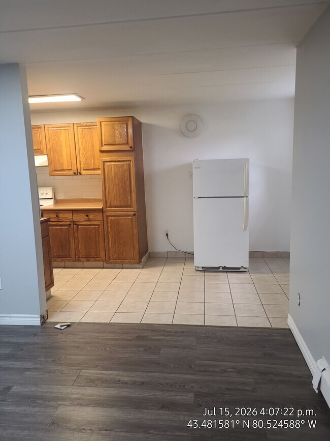 Photo du bâtiment - UPDATED ONE BEDROOM APARTMENT ON REGINA ST. N