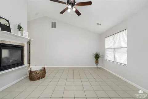Foto del edificio - 5233 Stone Crest Dr