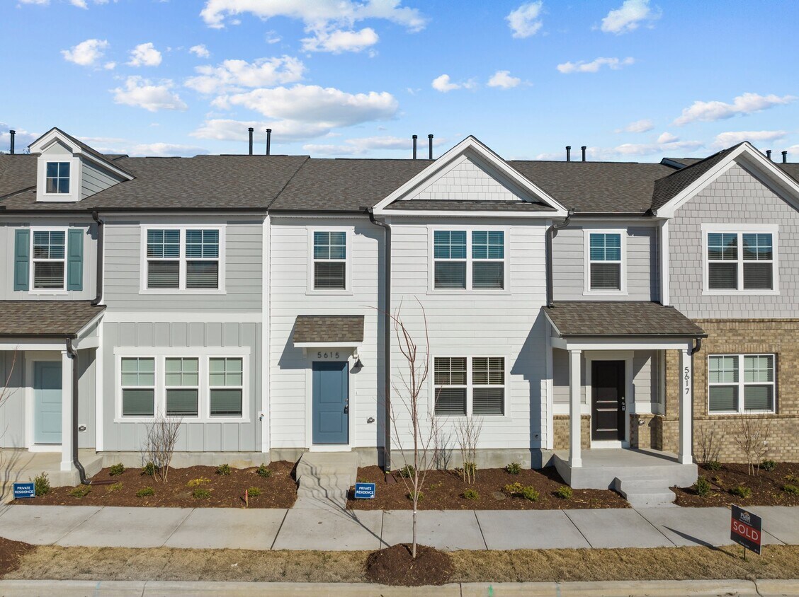 Foto principal - 5615 Edessa Ave