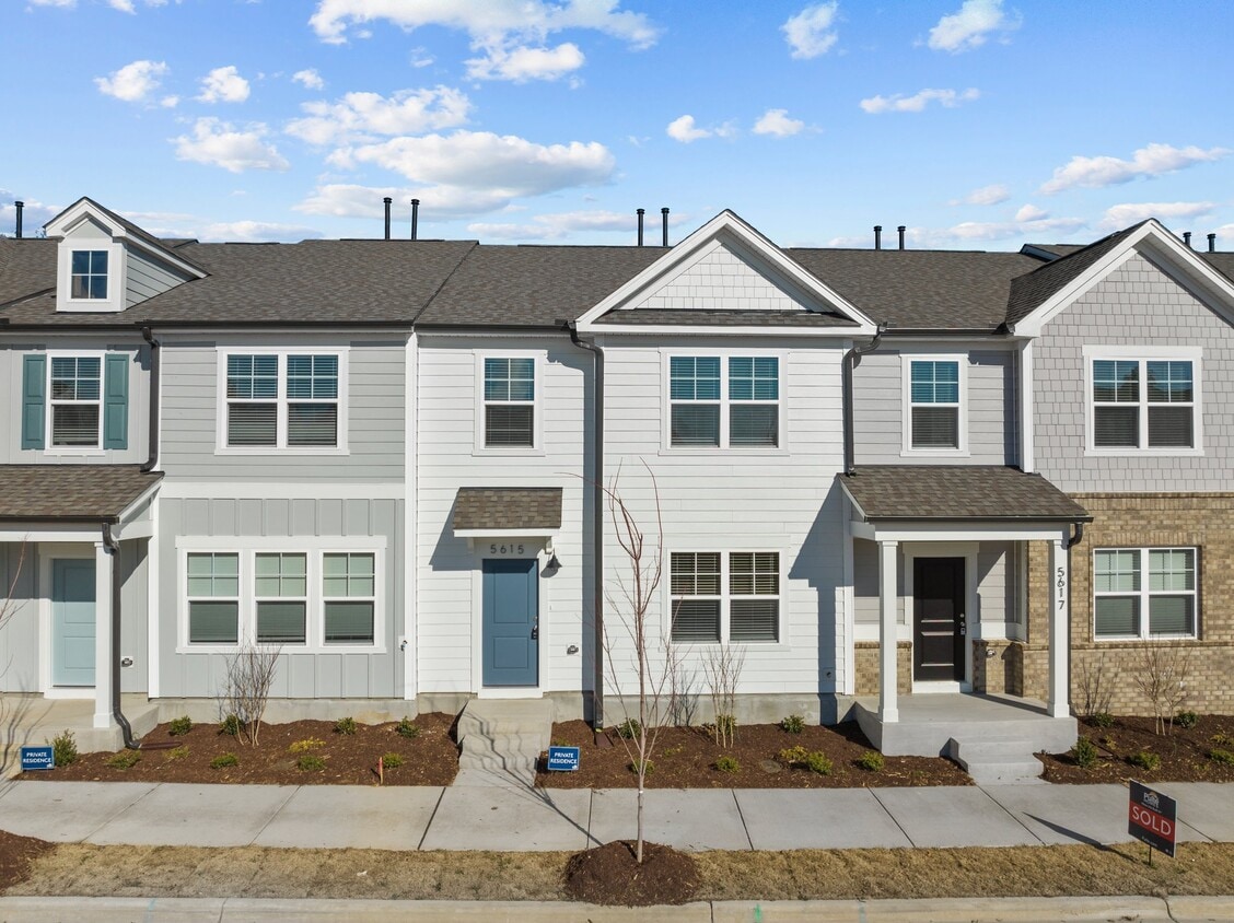 Primary Photo - 5615 Edessa Ave