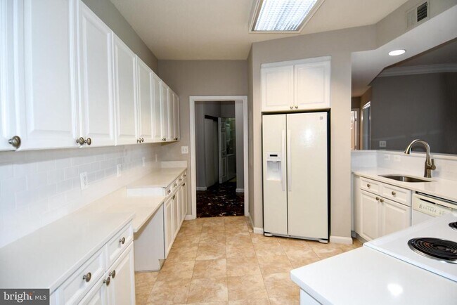 Building Photo - 3100 N Leisure World Blvd