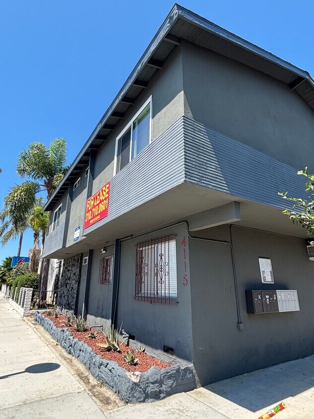 Foto del edificio - 4115 W Century Blvd