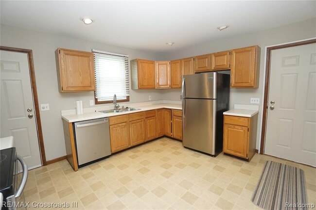 Building Photo - 43373 Alva Dr