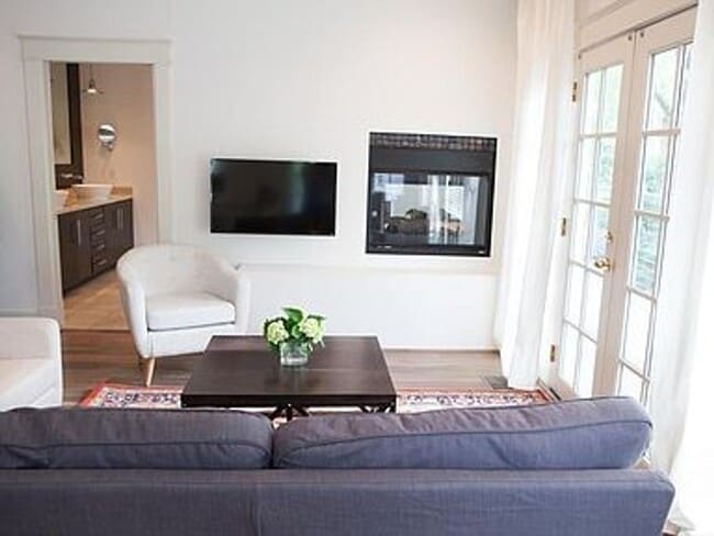 Photo - Upstairs Unit Only. Fabulous fully furnished 1BR/1BA Hillsboro cottage House