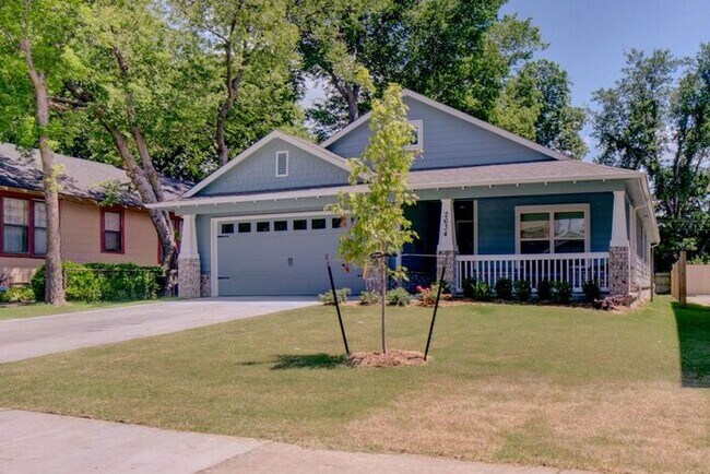 Foto del edificio - 4/2.5/2 Home! Rare Find!