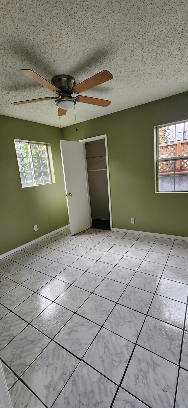 Bedroom - 5829 1/2 Cimarron St