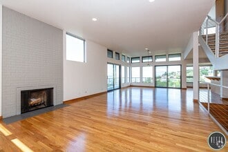 Building Photo - 5 Dorothy Pl