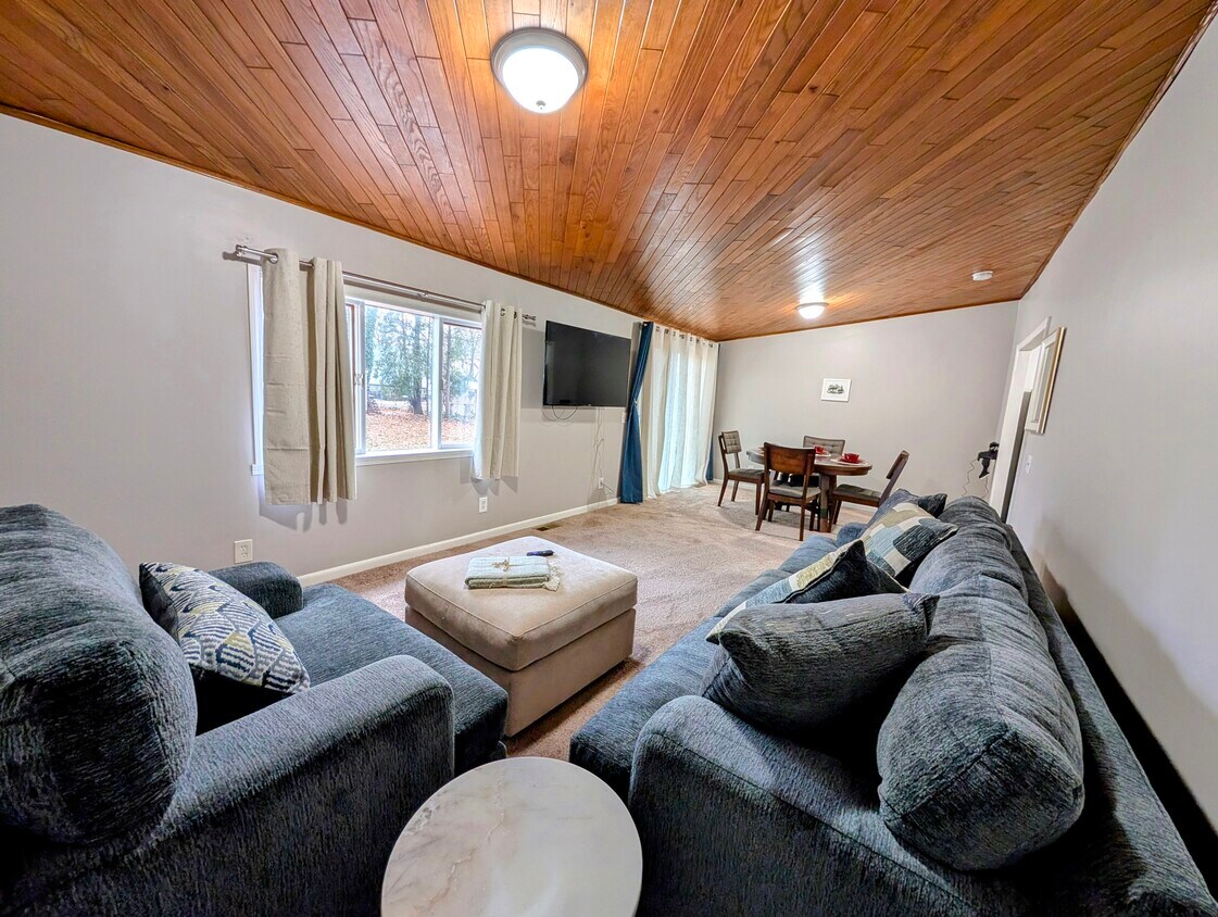 Foto principal - 114 Maple Manor Dr