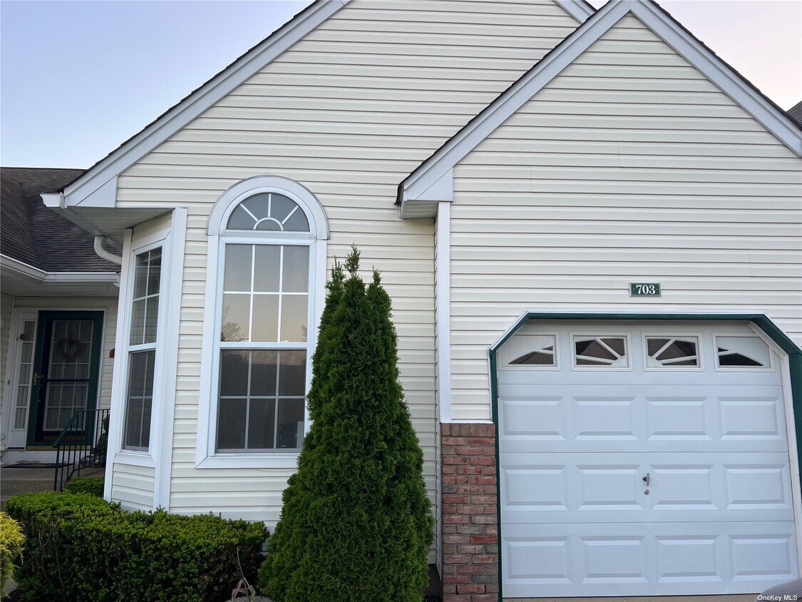 703 Constance Ln, Port Jefferson Station, NY 11776 Condo for Rent in