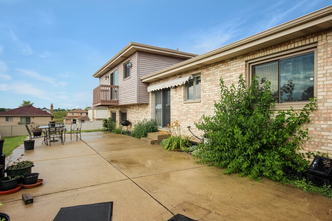 Building Photo - 19018 Nightingale Ln