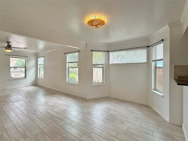 Building Photo - 6915 Villita Avenida
