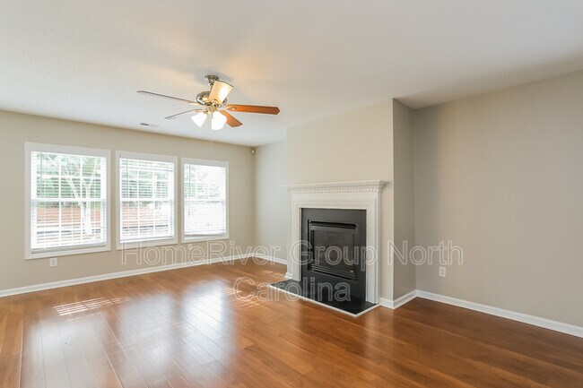 Foto del edificio - 413 Pebblestone Dr
