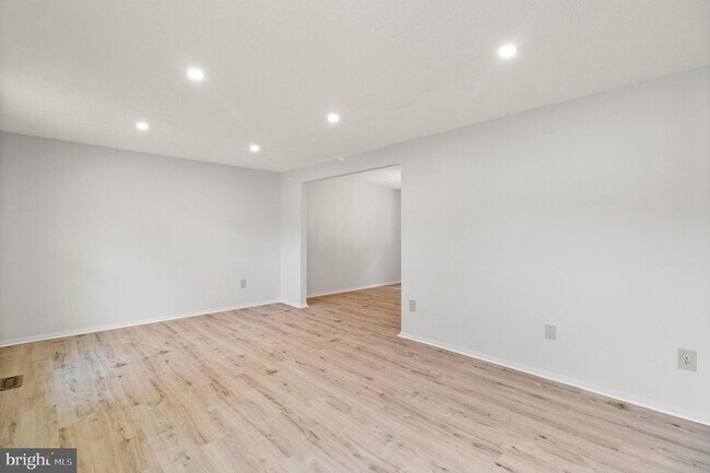 Foto del edificio - Gorgeous 4-Bedroom Colonial in Sought-Afte...