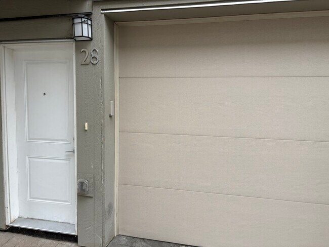 Building Photo - 1308 Rutland Rd N