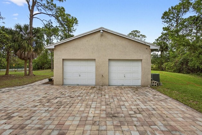 Building Photo - 16932 Okeechobee Blvd