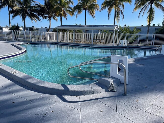 Foto del edificio - 101 NW 204th St