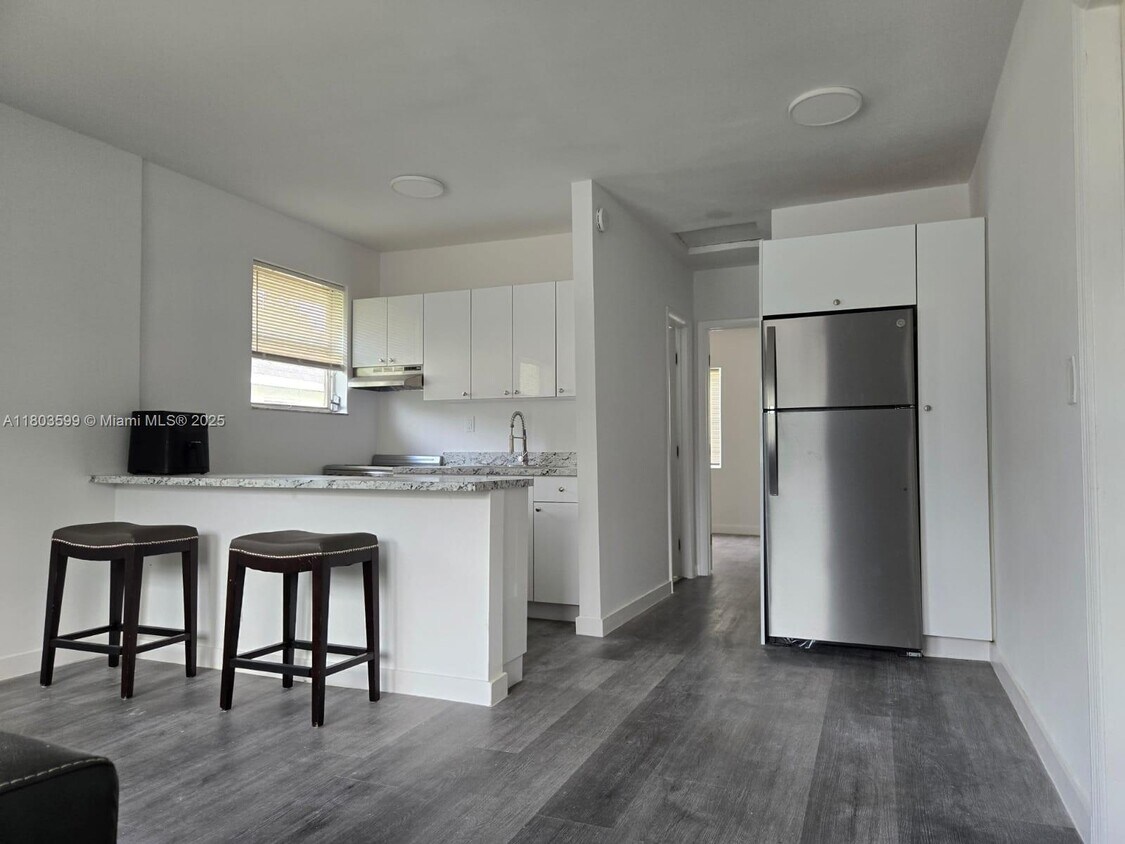 Foto principal - 2416 Sherman St