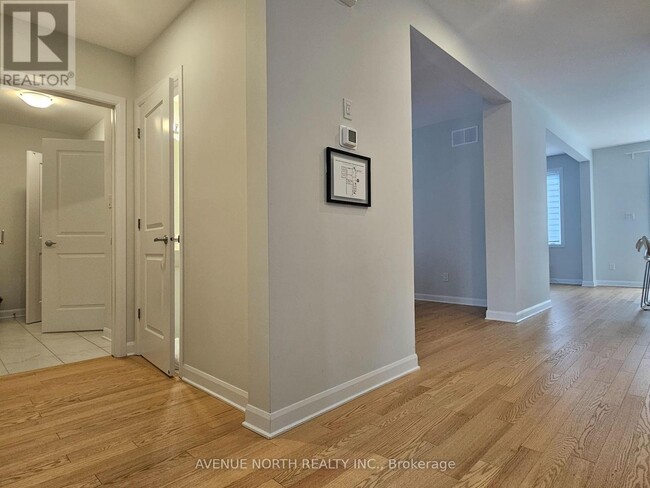 Building Photo - 527 Anchor Cir