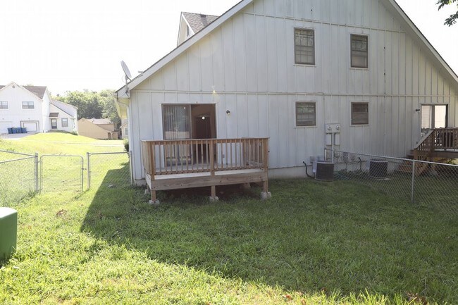 Building Photo - 324 Dains St
