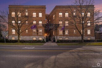 Building Photo - 327 Southfield Rd