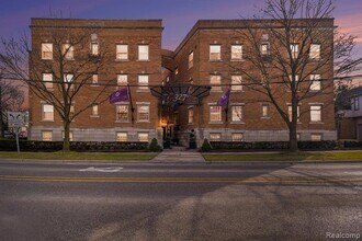 Building Photo - 327 Southfield Rd